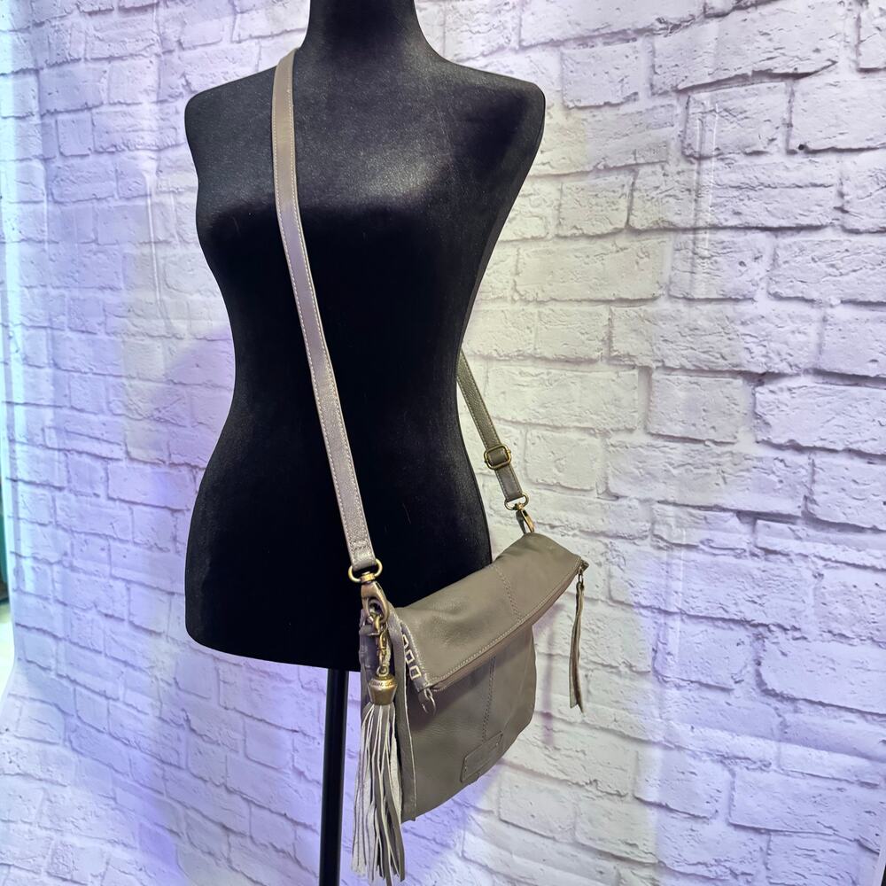 LUCKY BRAND TAUPE LEATHER CROSSBODY with Zipper pockets and fringe